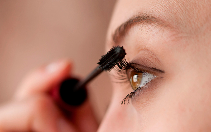 Is Eyelash Tinting Bad for Your Eyelashes?