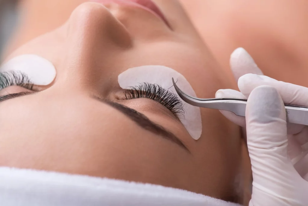 Eyelash-tightening