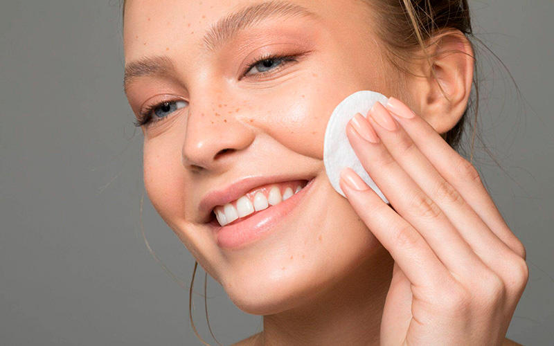 Cleansing the skin